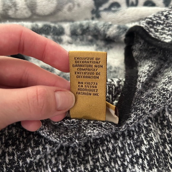 Vintage Wrangler • Knit High Low Lace Hem Top • Size Medium • Black & White - Picture 5 of 16